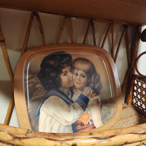 Sweet Vintage Kissing Sweethearts Tin Tray - Picture 5 of 5